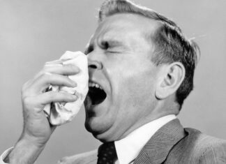 Hombre expulsa los intestinos tras estornudar muy fuerte (+Detalles)