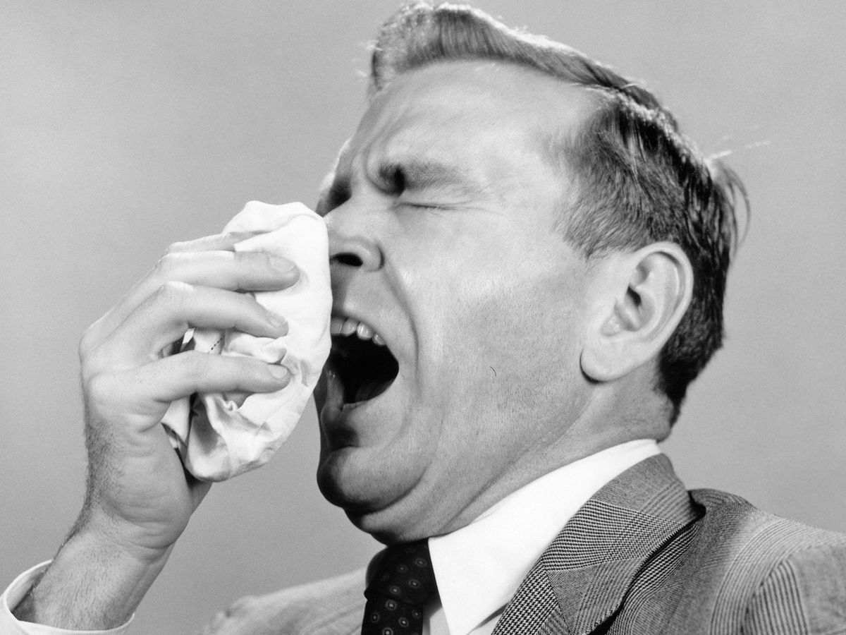Hombre expulsa los intestinos tras estornudar muy fuerte (+Detalles)
