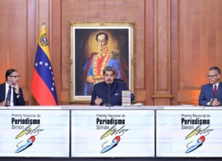 Maduro hace entrega del Premio Nacional de Periodismo Simón Bolívar