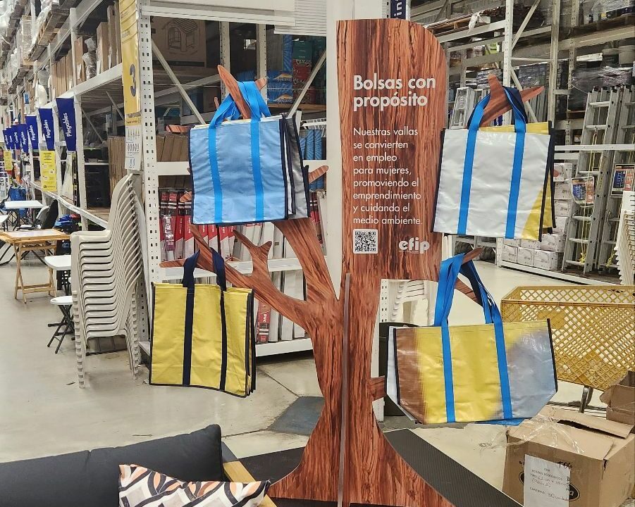 Mujeres de Artigas confeccionan bolsas con material reciclable