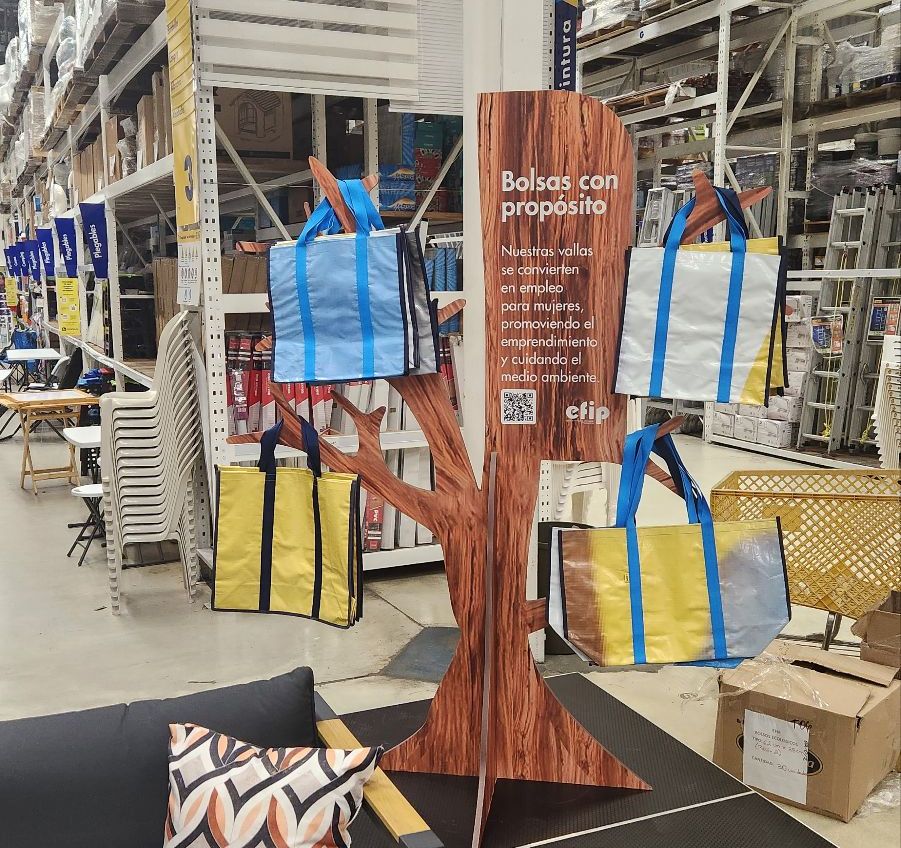 Mujeres de Artigas confeccionan bolsas con material reciclable