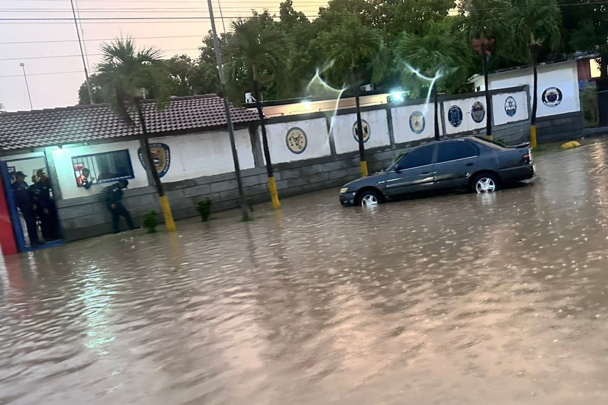 Fuertes lluvias causan inundaciones este #17Jul en Cumaná (+Video)