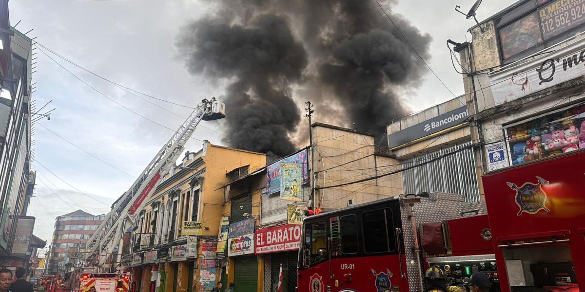 Fuerte incendio se registró en un restaurante de Bogotá (+Video)