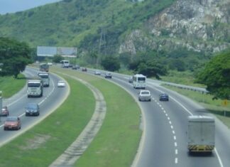 AHORA: Dos fallecidos por accidente de un vehículo del Seniat