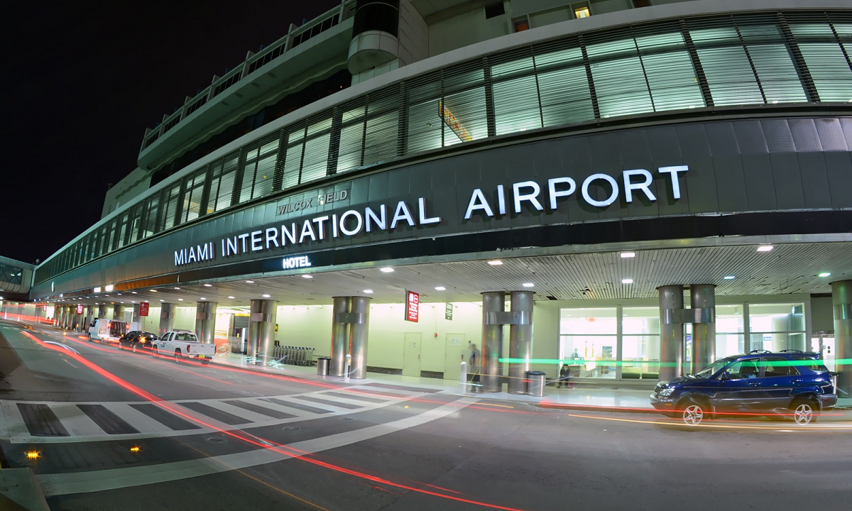 Hombre apuñala a una mujer en el Aeropuerto Internacional de Miami (+Detalles)