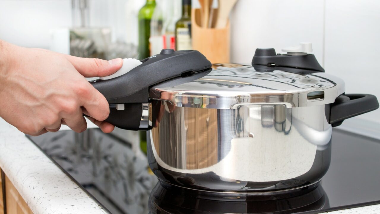 Aprende cómo limpiar la olla de presión y garantiza su vida útil
