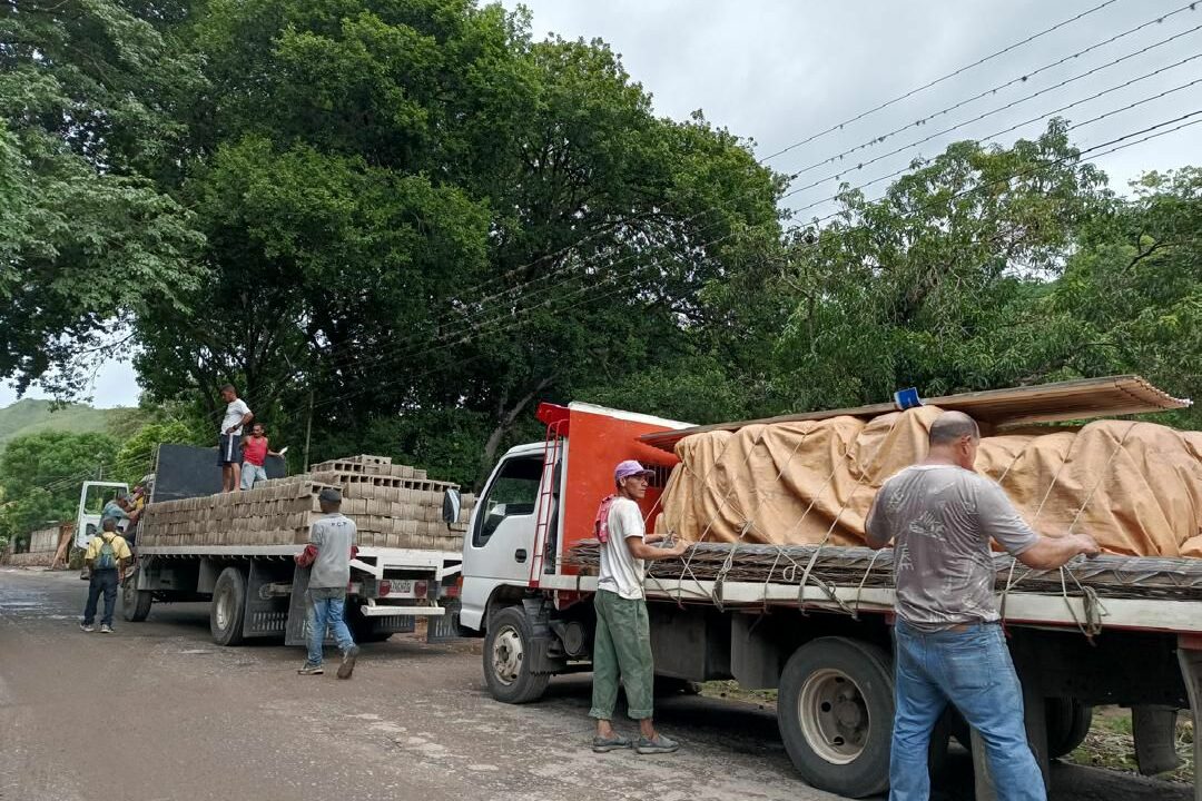 Entregan nueva ayuda a afectados en Cumanacoa