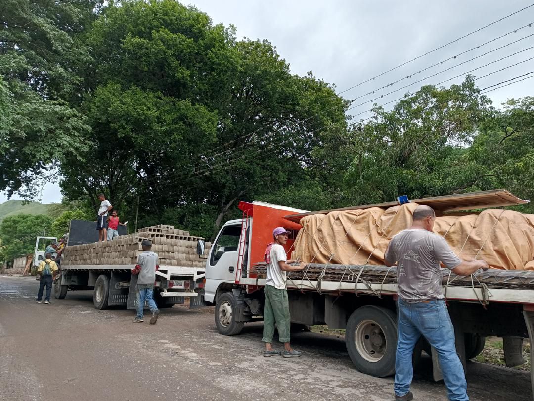 Entregan nueva ayuda a afectados en Cumanacoa