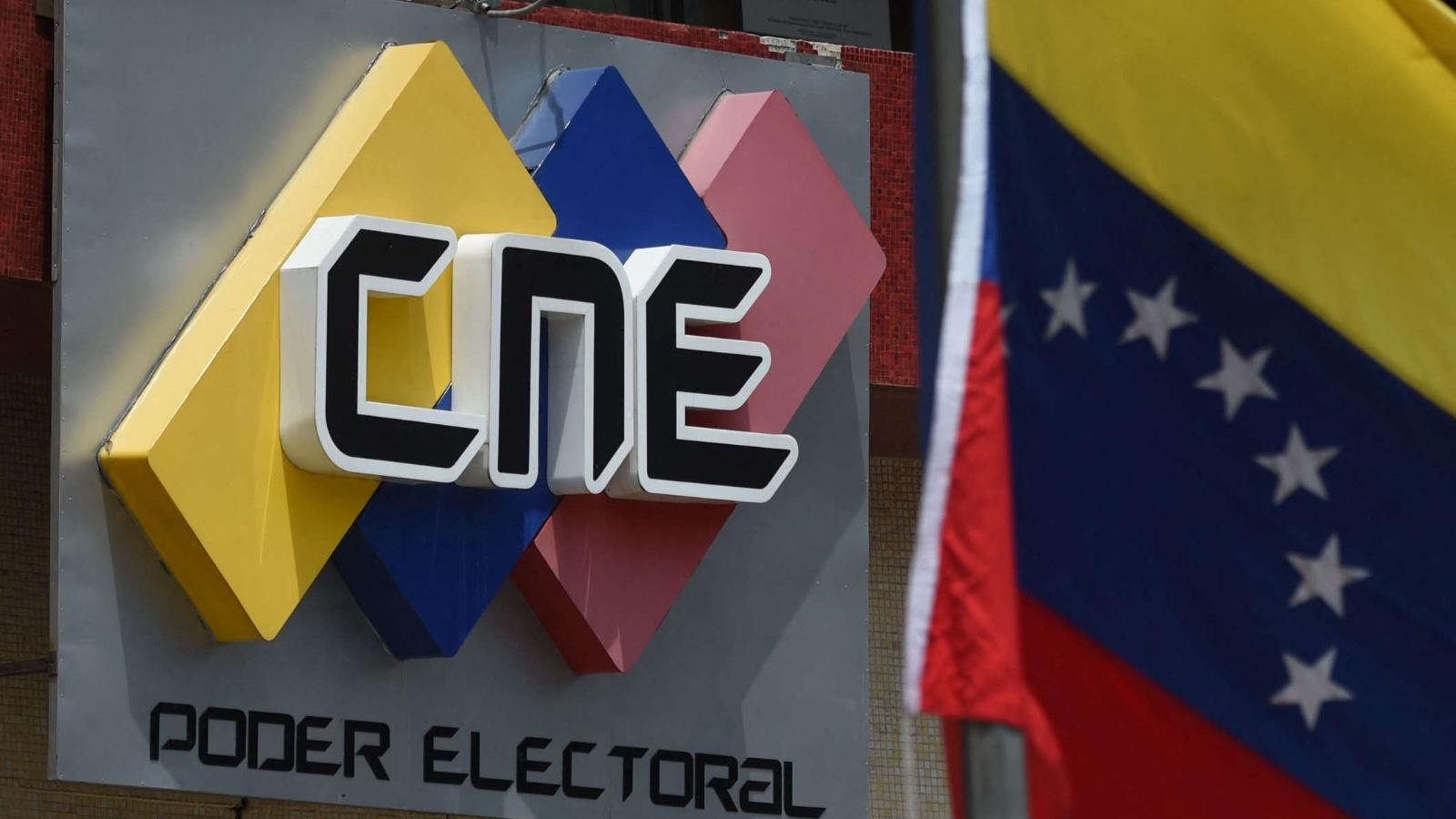 AHORA: Rectora del CNE ofrece balance sobre instalación de mesas de votación