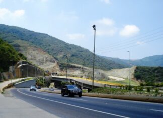 Fuerte accidente deja cuatro heridos en La Guaira