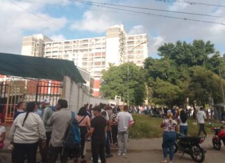 Largas colas en centros de votación de Caracas (+Imágenes)