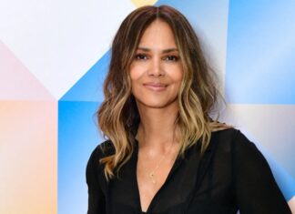 Halle Berry celebró con poca ropa 20 años de su papel en 