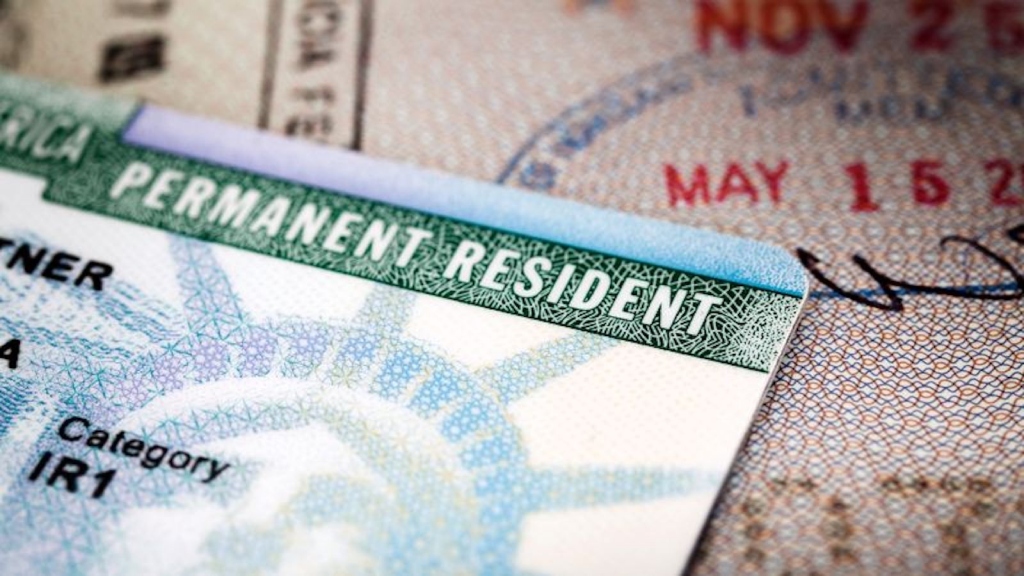 El programa que permite obtener la Green Card como inmigrante indocumentado