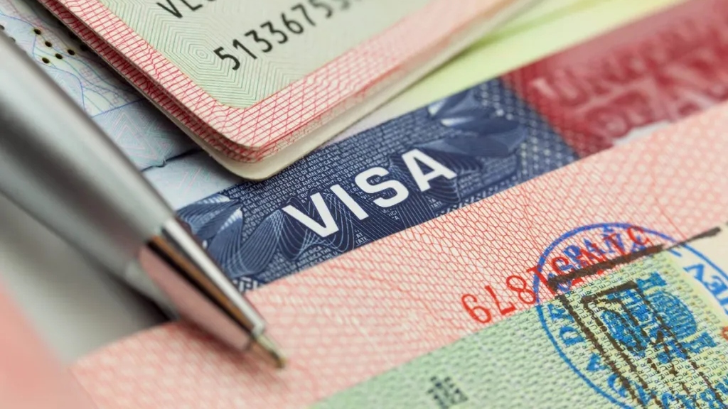 EEUU impone restricciones de visa a este grupo de viajeros