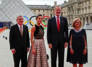 Los reyes Felipe y Letizia ofrecieron recepción en París a la delegación de España (+FOTOS)