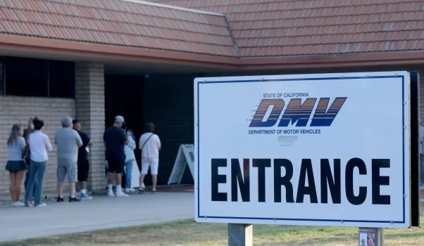 Así puedes verificar si tu vehículo esta registrados en el DMV de California (Paso a paso)