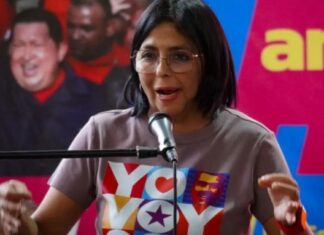 Delcy Rodríguez reaparece en público tras sufrir accidente en Cumanacoa