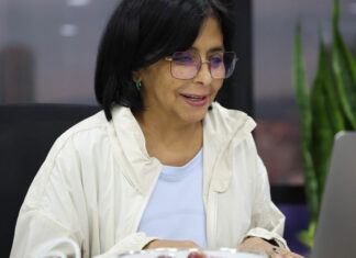 Maduro designa a Delcy Rodríguez como madrina de Lara