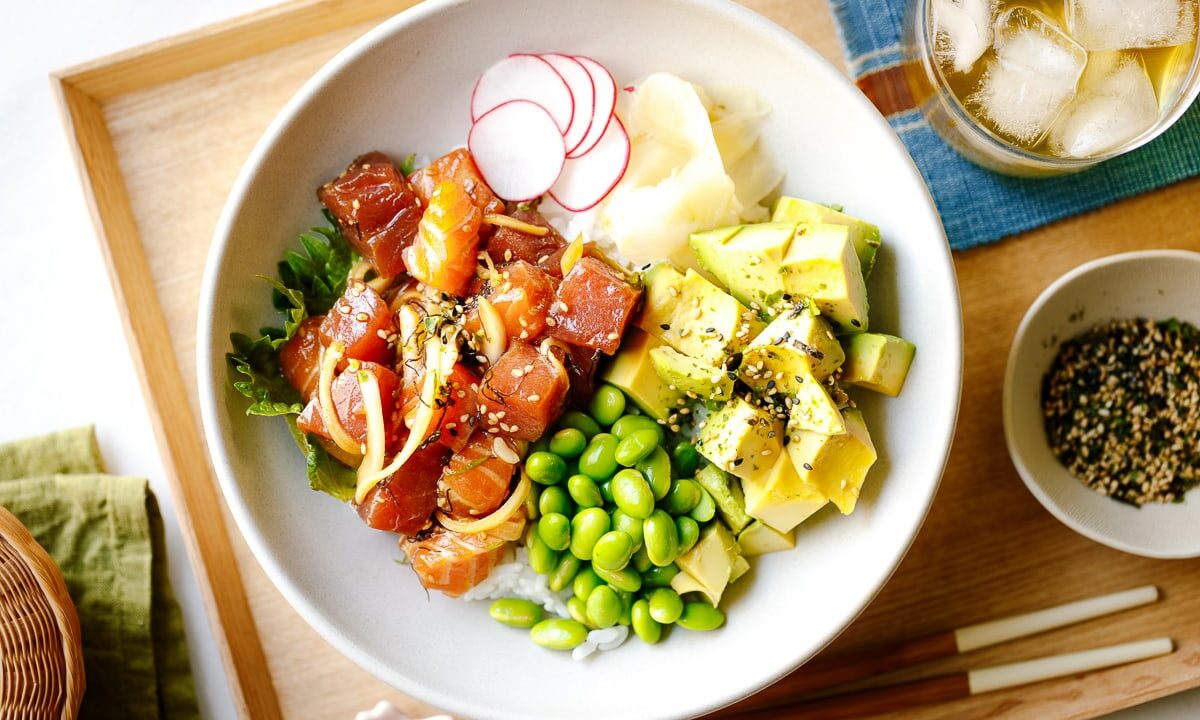 Descubre el poke, platillo principal de la comida hawaiana