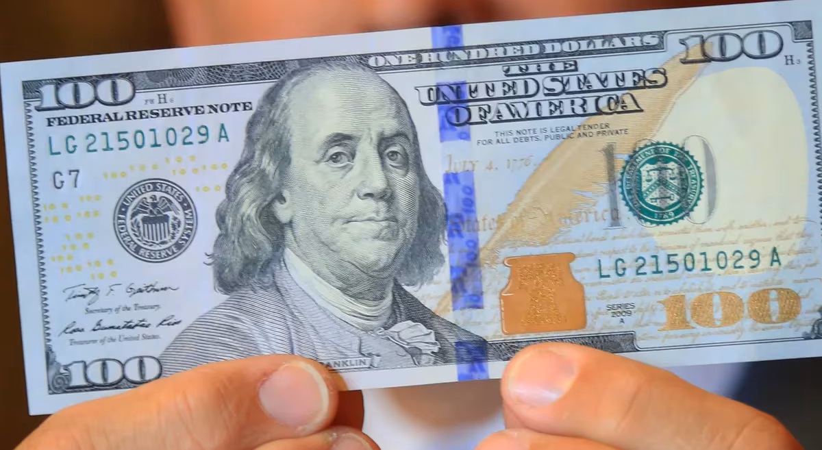 EEUU | De esta forma puedes reconocer si un billete de $100 es falso (+Detalles)