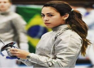 La venezolana Katherine Paredes quedó fuera de la competición de esgrima en París