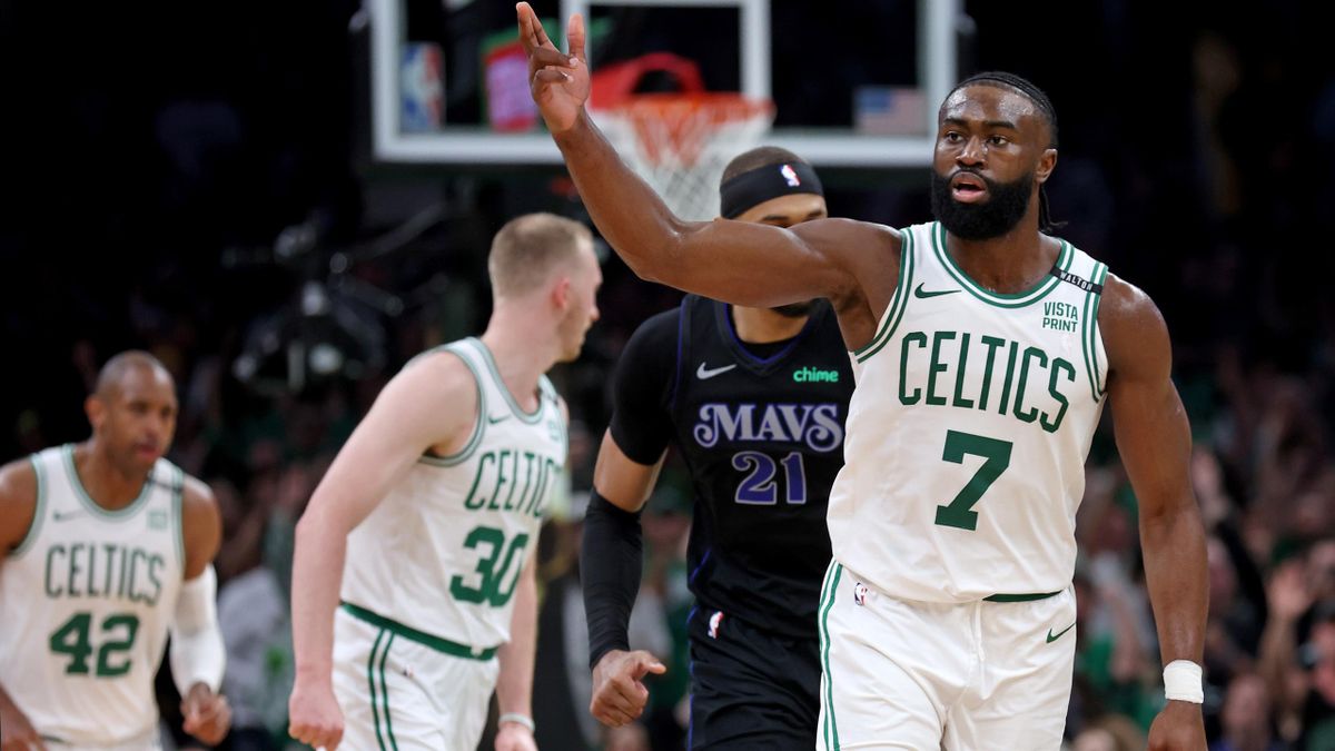 Boston Celtics renueva a todos sus titulares