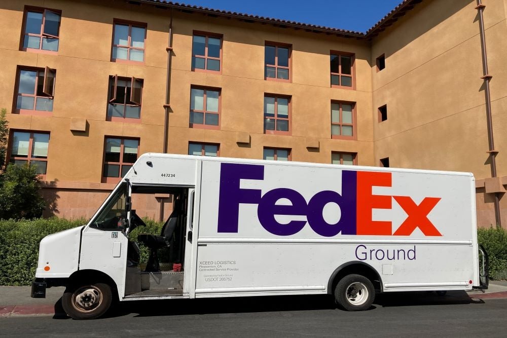 EEUU | FedEx ofrece empleo como operador de paquetería: salarios y requisitos