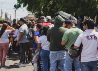 Venezolanos acuden masivamente a votar en el interior del país (+Videos)