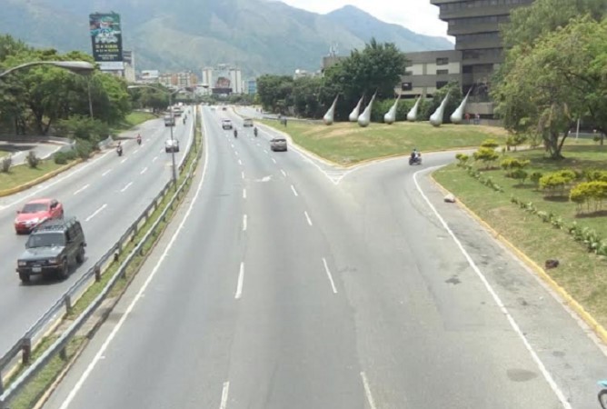 Restringirán paso vehicular en la autopista Gran Cacique Guaicaipuro este #23Jul