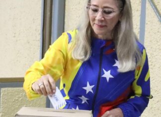 La primera dama Cilia Flores ejerció su derecho al voto