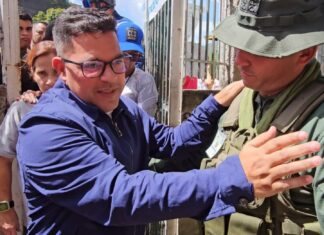 Nahum Fernández recorrió centros electorales en Caracas (+Video)