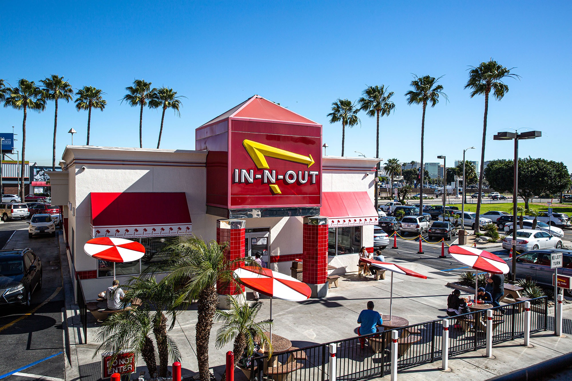 Hay decenas de empleos en In-N-Out en California: Conozca los requisitos y beneficios