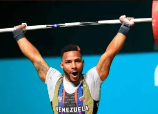 Julio Mayora orgulloso de llevar el tricolor nacional junto a esta atleta criolla en París (+FOTOS)