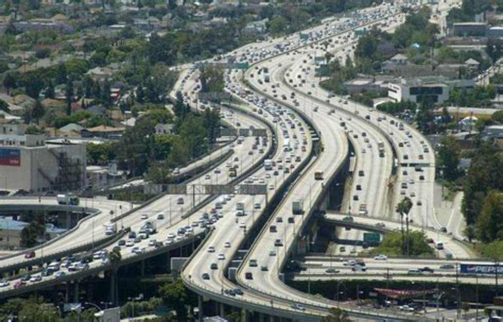 Conmoción en Los Ángeles: Hallan sin vida a una bebé en una autopista