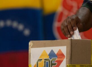 Gabriel Mijares, el primer venezolano en votar para las elecciones presidenciales
