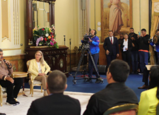 Maduro recibe en Miraflores a opositores que se declararon 