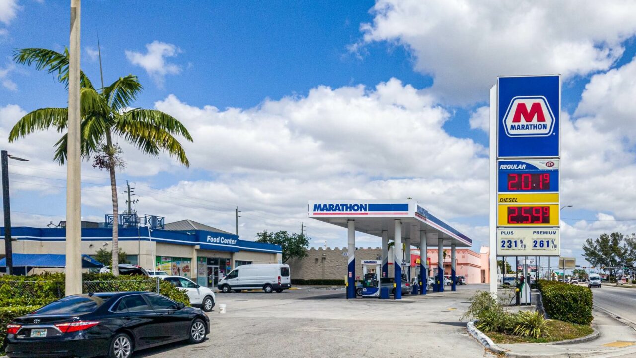 Miami | Hombre roció gasolina a su pareja y la atropelló