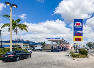 Miami | Hombre roció gasolina a su pareja y la atropelló