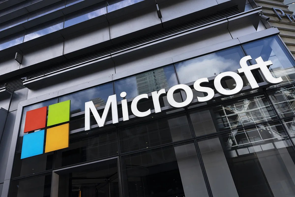 Miles de vuelos cancelados en todo el mundo tras falla de Microsoft