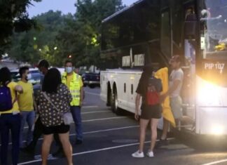 EEUU | Texas seguirá transportando migrantes en autobús a Chicago