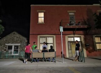 Texas | Buscan cerrar refugios para inmigrantes en la frontera: Esto se sabe