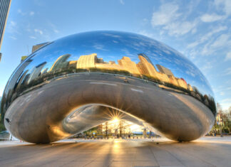 Cloud Gate: un espejo al cielo de Chicago en forma de escultura