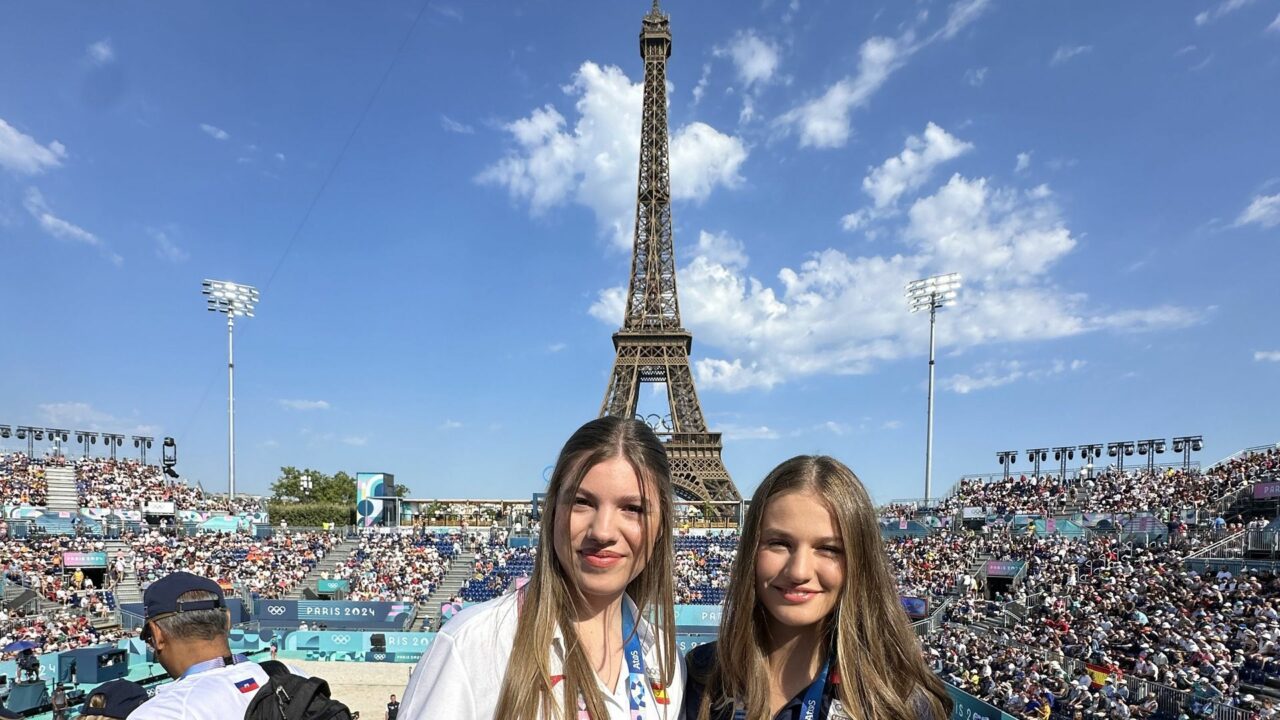 La visita sorpresa de la princesa Leonor y la infanta Sofía a las villas olímpicas en París