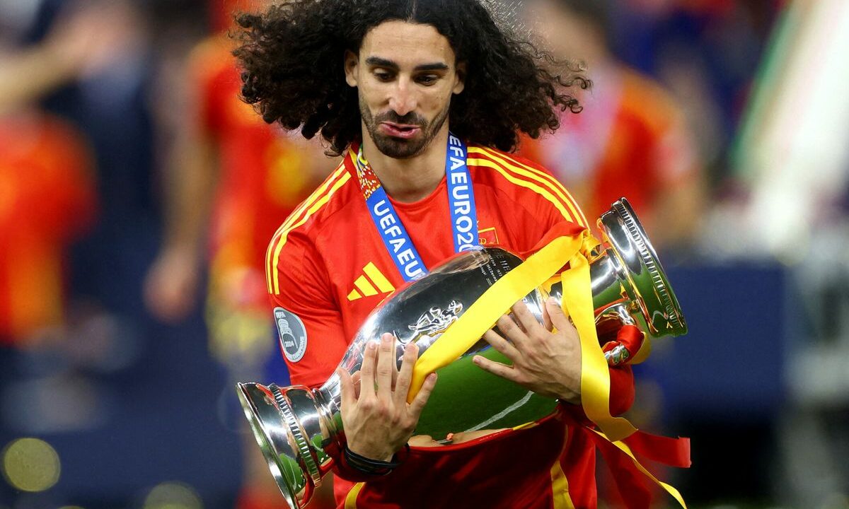 El show que armó Cucurella tras finalizar la Eurocopa (+VIDEO)