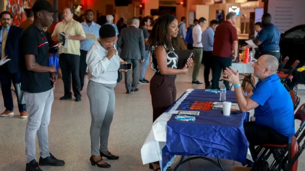 Tres cadenas de supermercados buscan empleados en Nueva York, Nueva Jersey y Connecticut (+Beneficios)