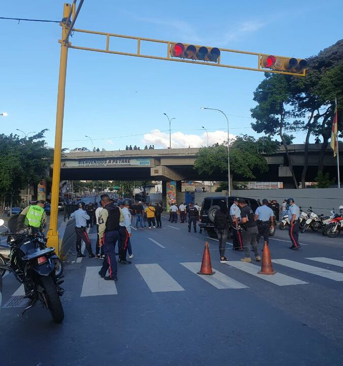 Lanzan granada fragmentaria en la avenida Francisco de Miranda de Caracas