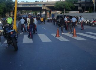 Lanzan granada fragmentaria en la avenida Francisco de Miranda de Caracas