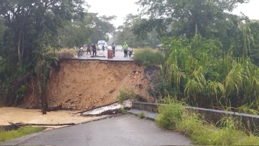 Reportan colapso del puente sobre el río El Nulita en Apure (+Video)