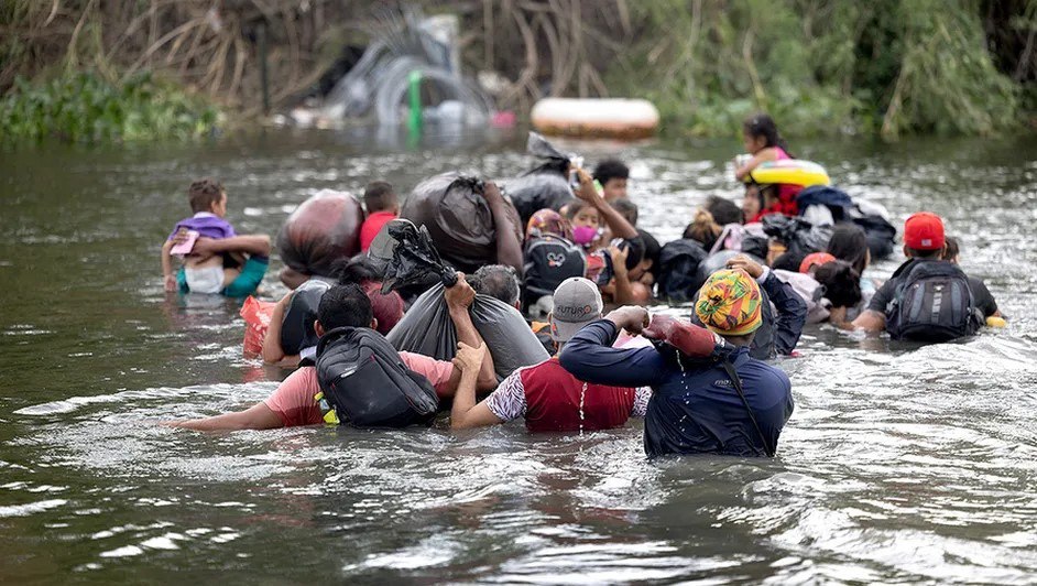 Nueve migrantes quedaron atrapados por la corriente en el río Bravo