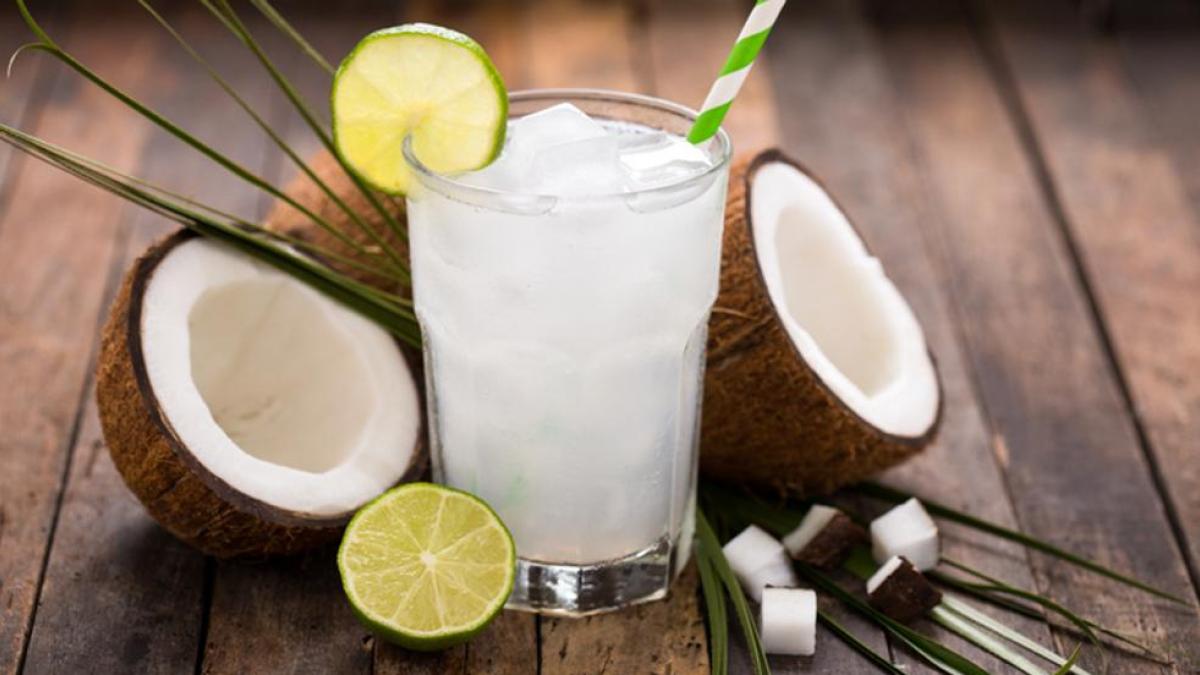5 beneficios de consumir agua de coco